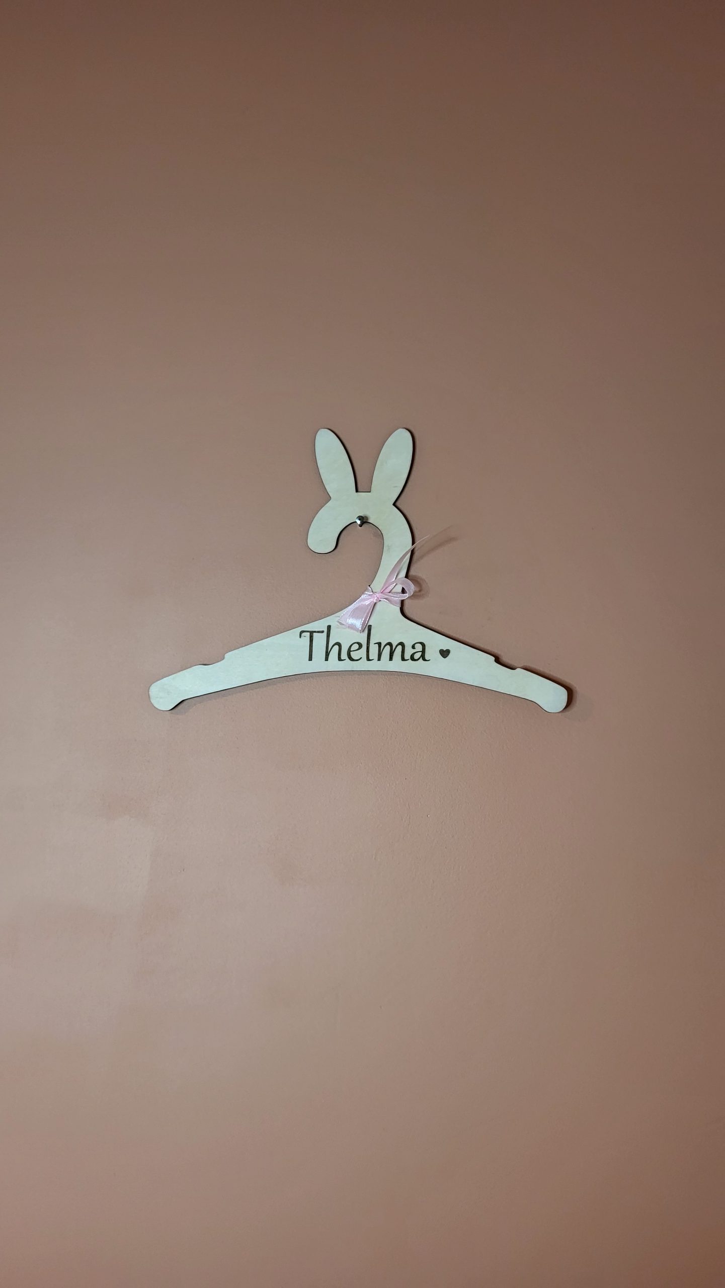 cintre-personnalisé-bois-bébé